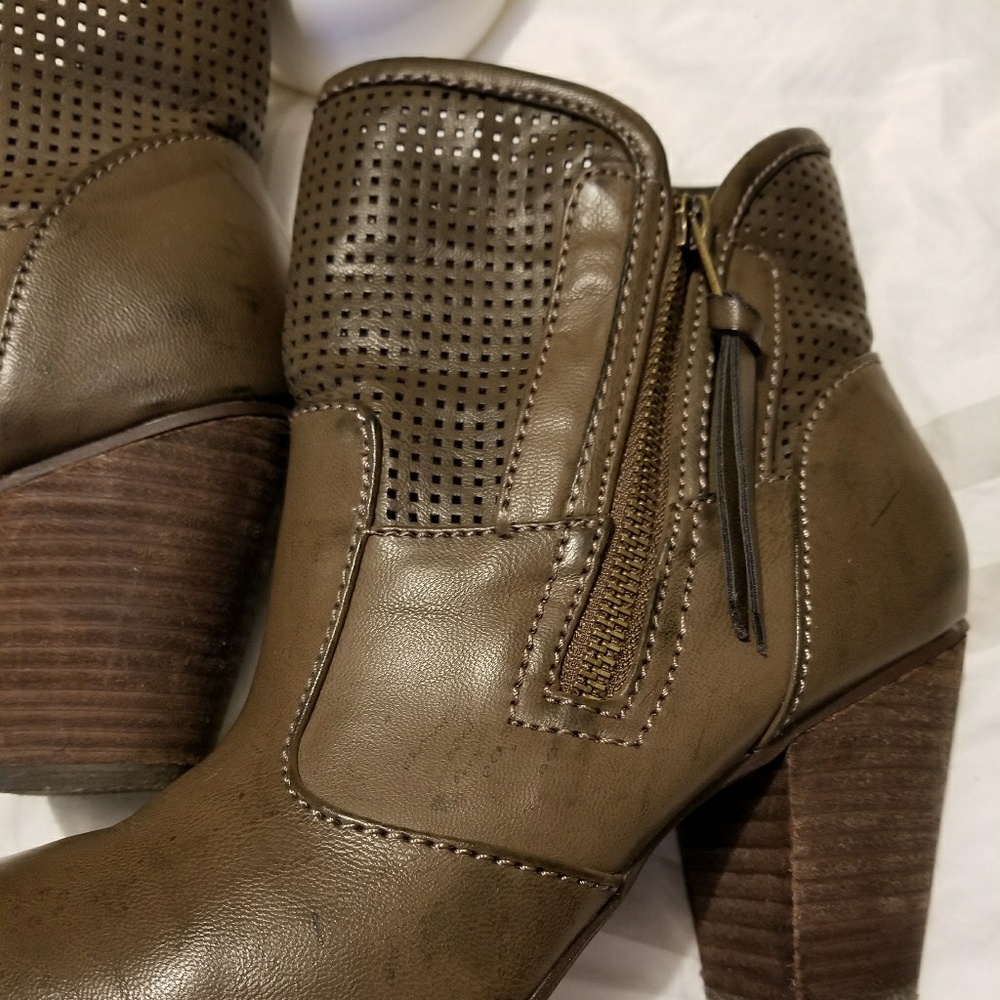 Report Olive green/tan boots🎊💌🌼 - Picture 5 of 7